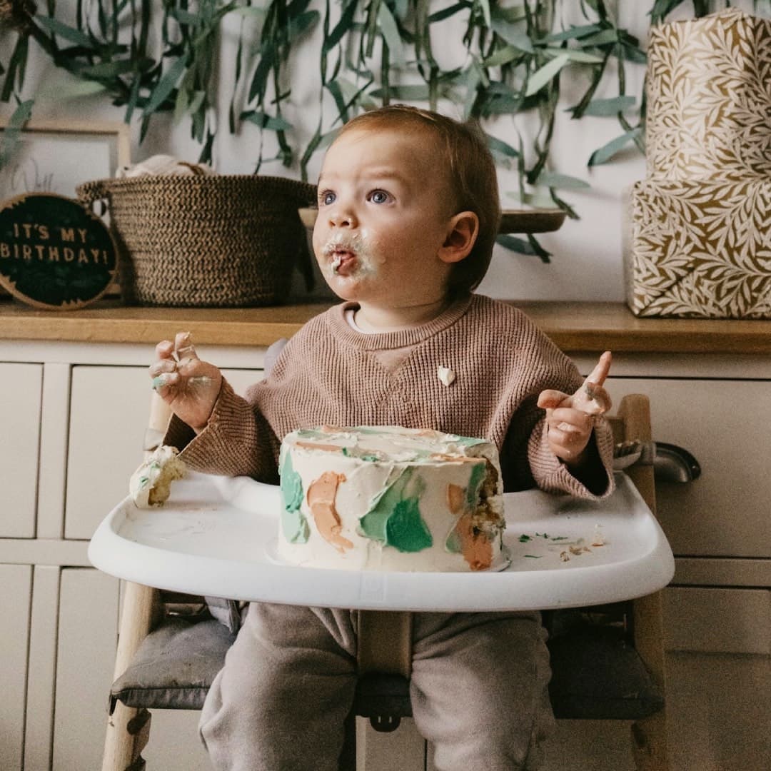 Torte per femije me karaktere dhe dizajne argetuese
