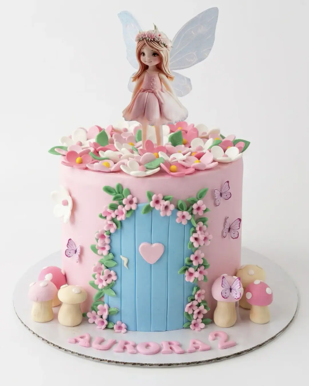 Torte rozë për fëmijë me zanë, derë me lule dhe kërpudha, torte me porosi nga Cakes By Vjollca në Prishtinë